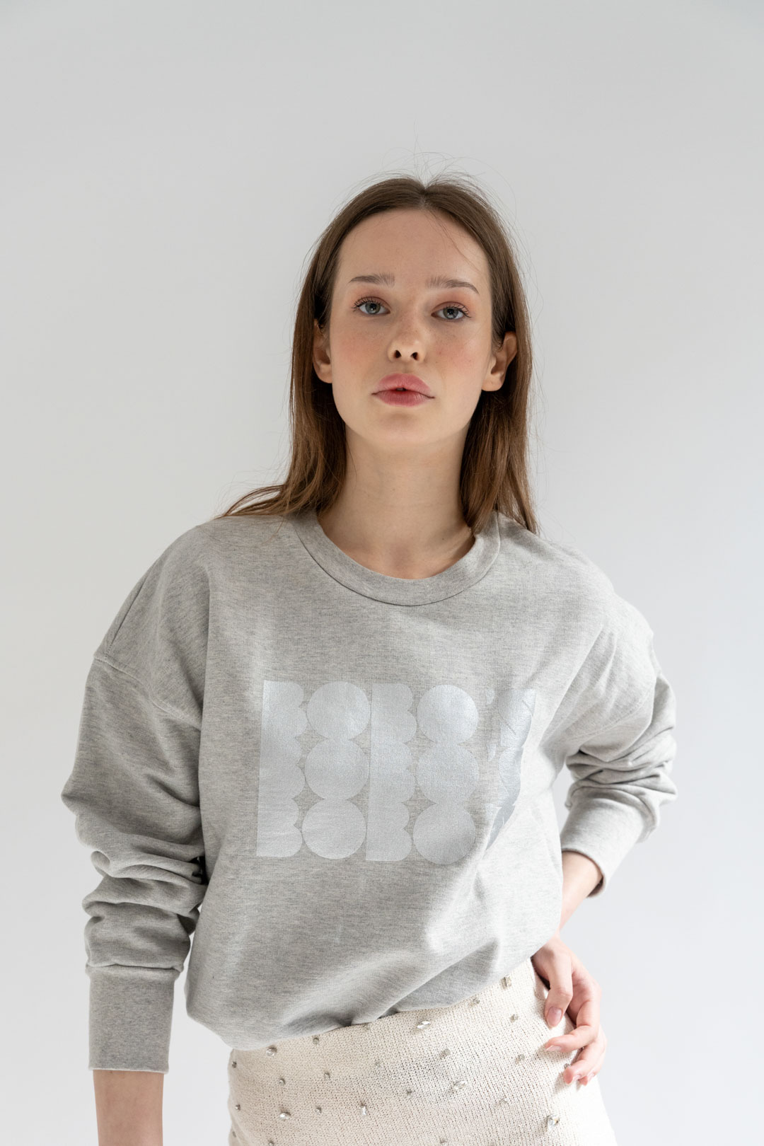 sudadera-gris-mujer-954mae-1.jpg